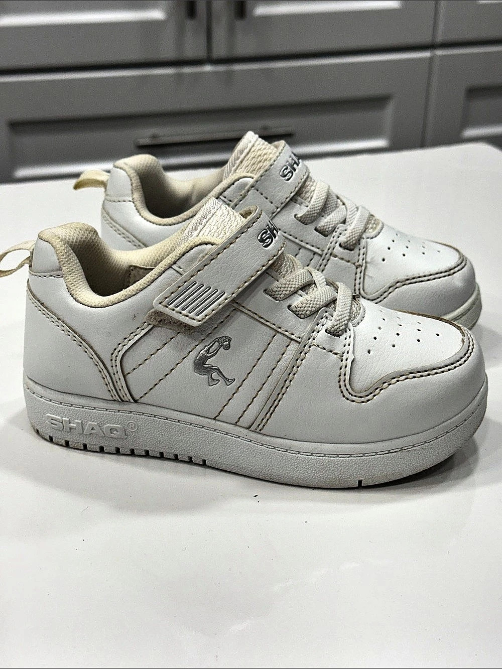 SHAQ White Basketball Sneakers Velcro Low Top Shoes | Toddler Size 10